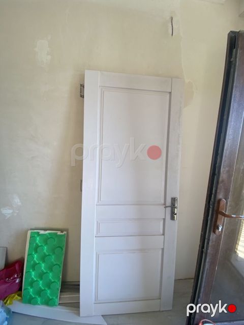Ağ rəngli otaq qapısı - Material: MDF/taxta əsaslı, hamar boyalı səth — Bakı