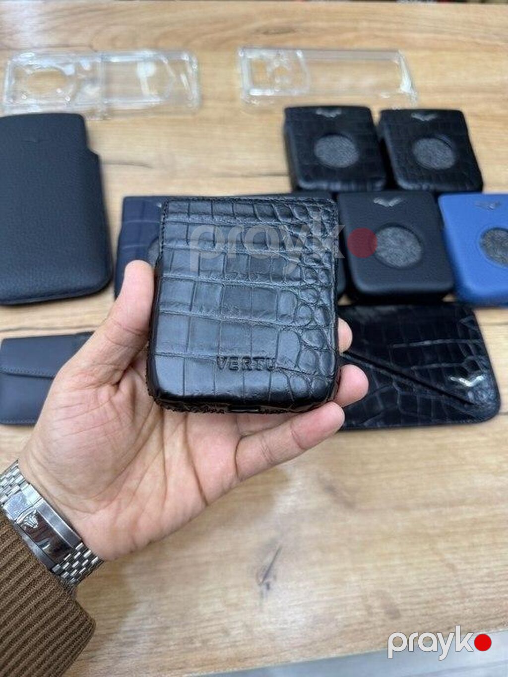 "Vertu Ironflip Alligator Skin Basalt Black 512GB/12GB" arxalığı — Çexollər, Bakı (3)