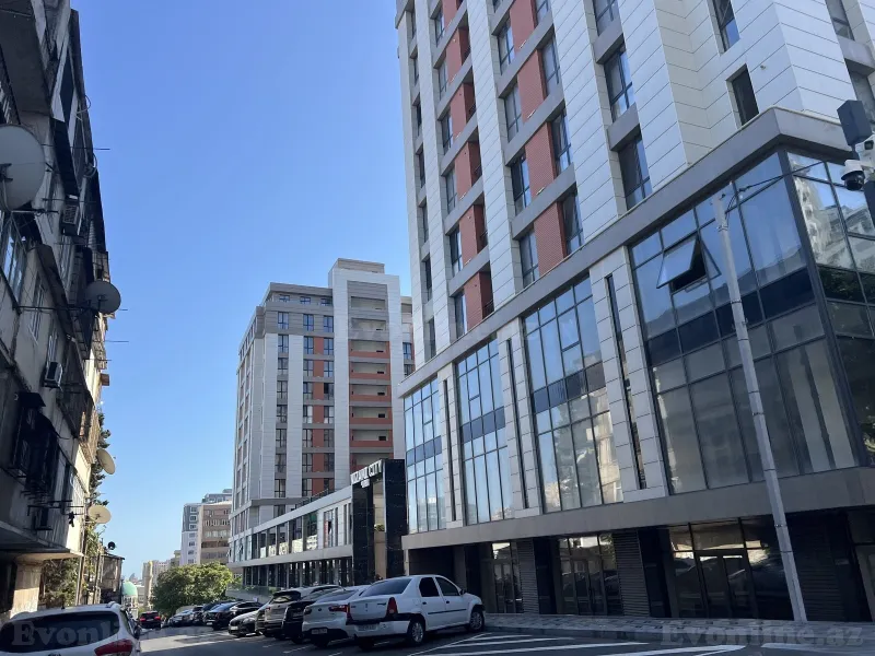 Satılır 4 otaqlı Mənzil Yeni tikili 207 m² Bakı, Yasamal r., Nizami m — Bakı