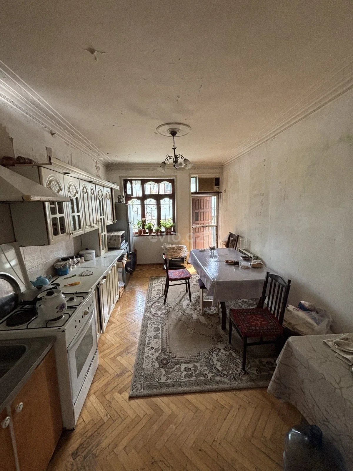 3 otaqlı orta təmirli mənzil satılır Qaraçuxur qəsəbəsində — Bakı