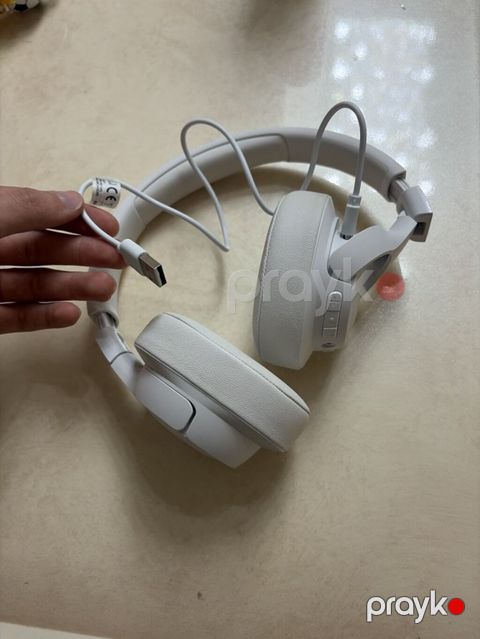 JBL over-ear qulaqcıq, ağ rəng. Xüsusiyyətlər: - Simli qoşulma: Usb-a — Bakı
