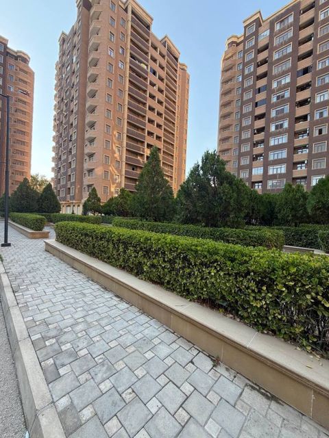Satılır 4 otaqlı yeni tikili 185 m² — Bakı