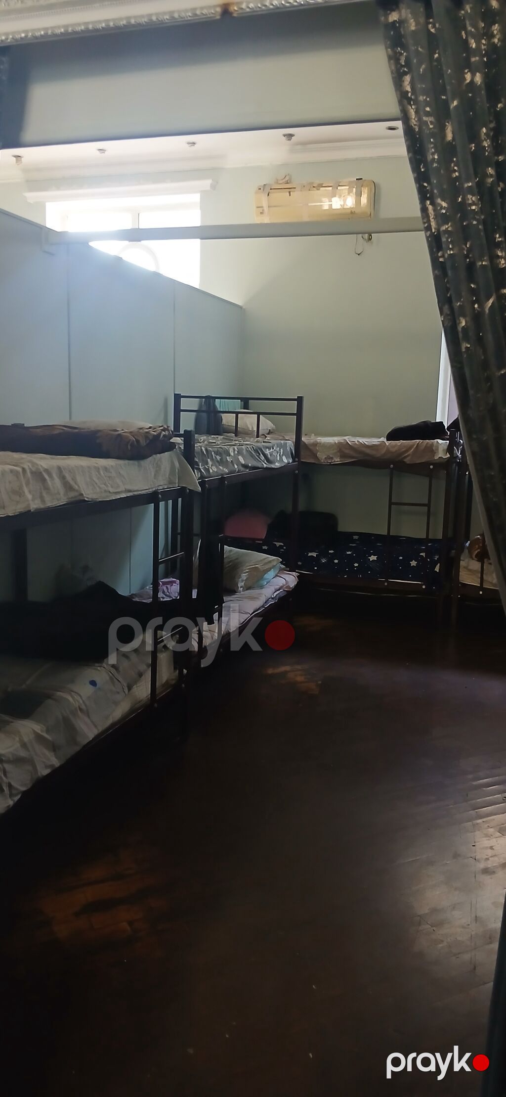 Köməkçi yataqxana/hostel tipli obyekt – uzun dəhliz boyunca pərdələrlə — Mənzil, Bakı (7)
