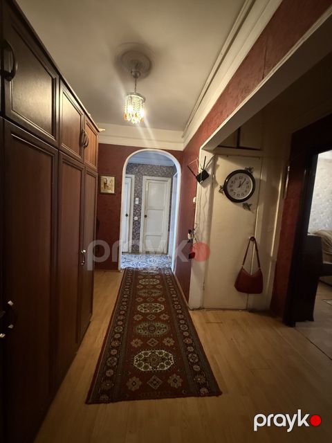Satılır 4 otaqlı köhnə tikili 100 m² — Bakı