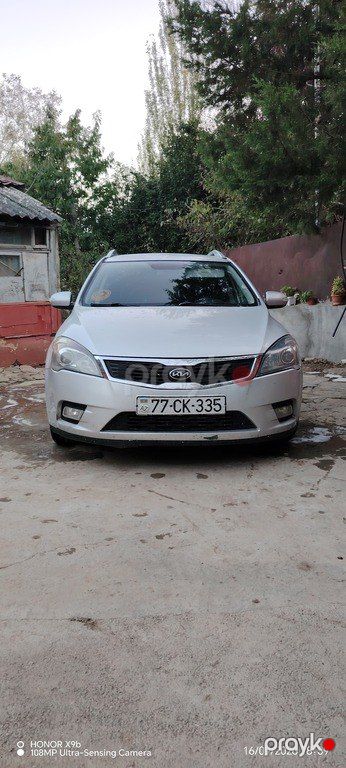 Kia Ceed SW, 1.6 L, 2009 il, 300 000 km — Lerik