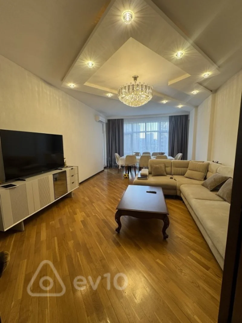 3 otaqlı mənzil, 140 m², Əbdülvahab Salamzadə küç — Bakı