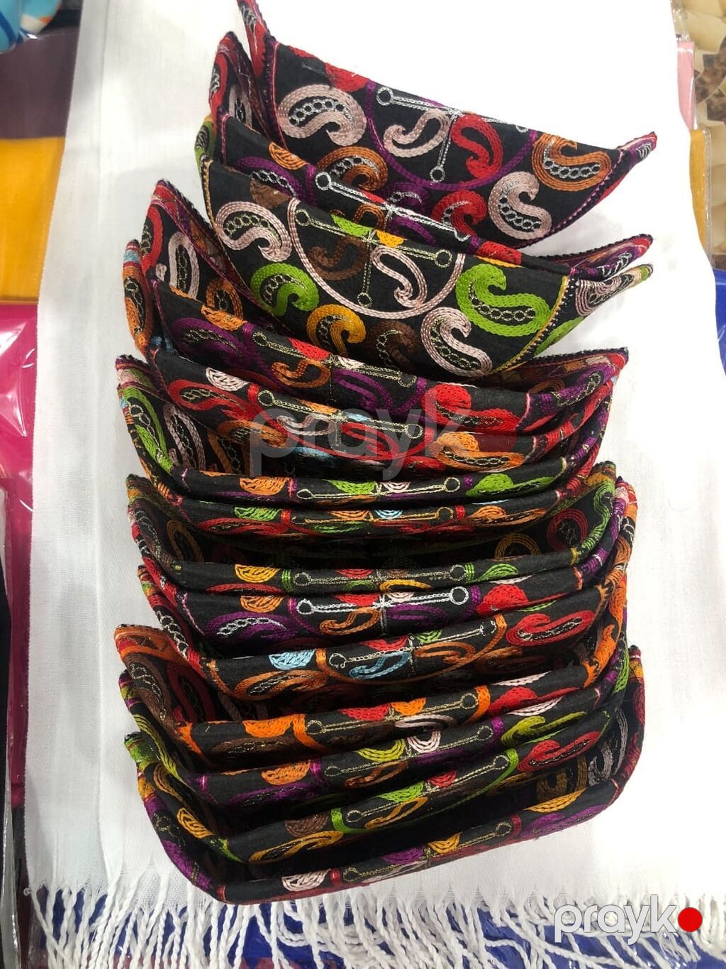 Milli naxışlı papaq – əl işi Araxçın - Material: qalın parça/keçə — Baş geyimi, Bakı (3)