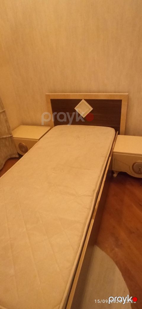 Bir nəfərlik çarpayı və döşək – klassik dizayn - Ölçü: təxmini 90x200 — Bakı