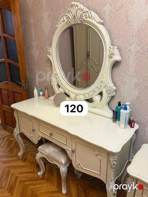 Güzgü Döşəmə üstü, Dairə — Bakı
