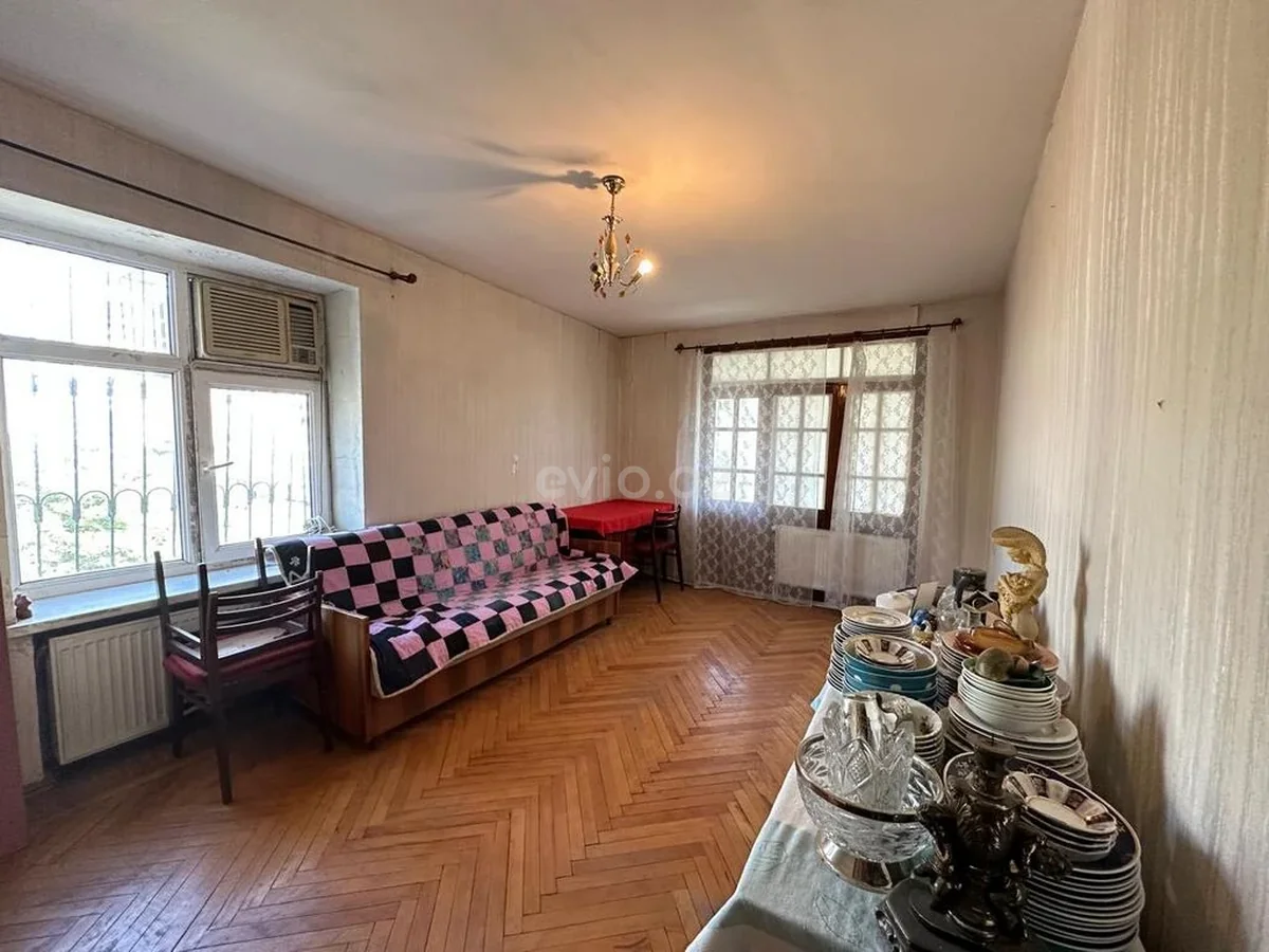 2 otaqlı orta təmirli mənzil satılır Yasamal qəsəbəsində — Bakı