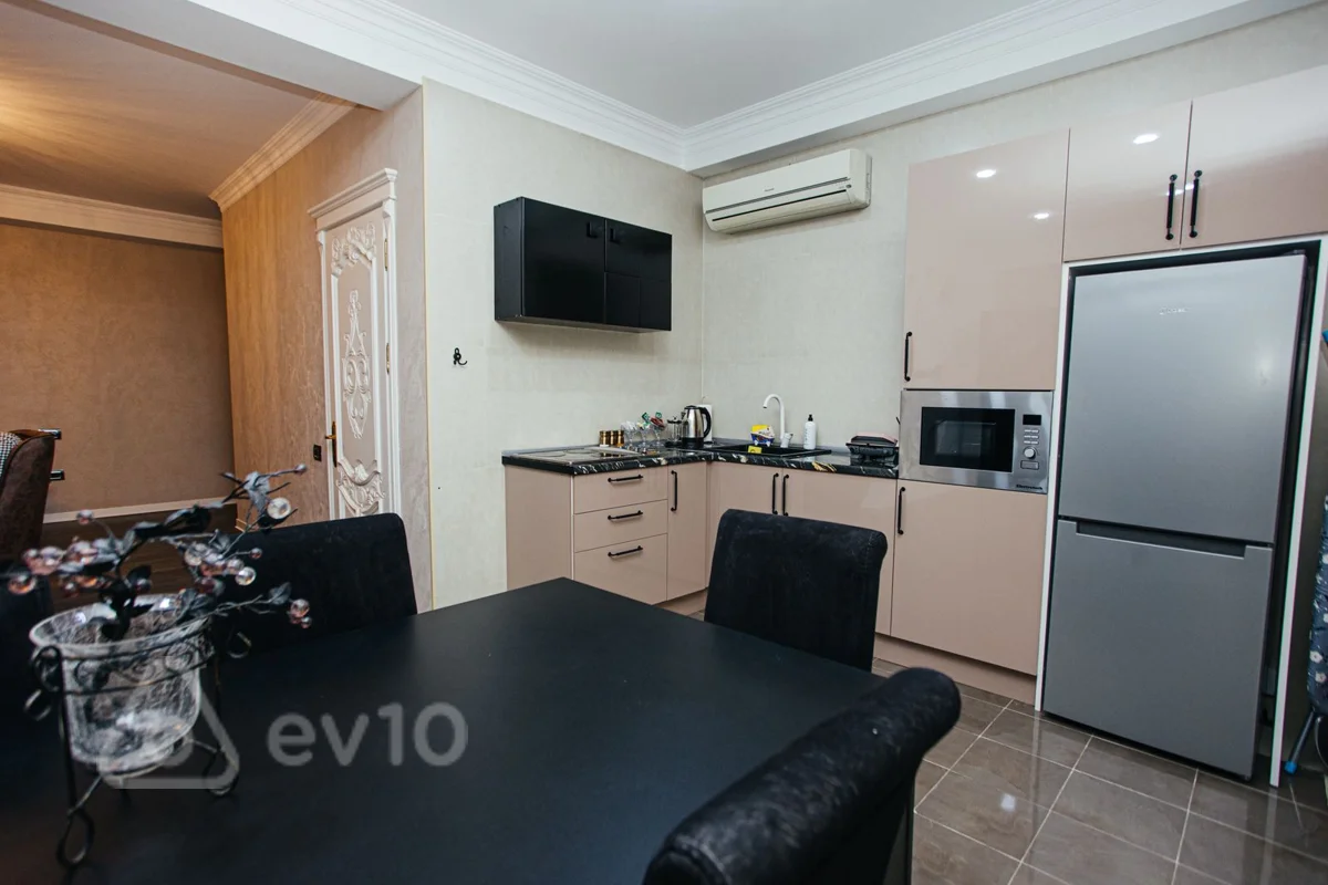 3 otaqlı mənzil, 150 m², nizami metro — kirayə — Mənzil, Bakı (4)