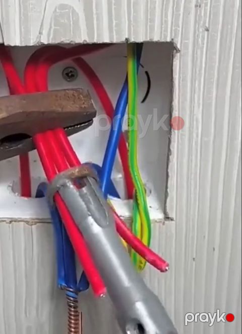 Kvadrati 10 manatdan baslayan qiymetlerle pesakar elektriki islerinin — Şamaxı