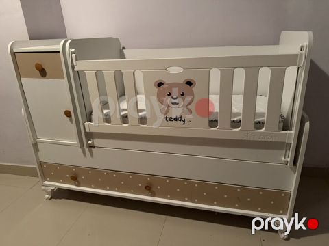 Uşaq bewiyi hemde krovat olur matrasla birge verirem mohkem birweydi — Digah