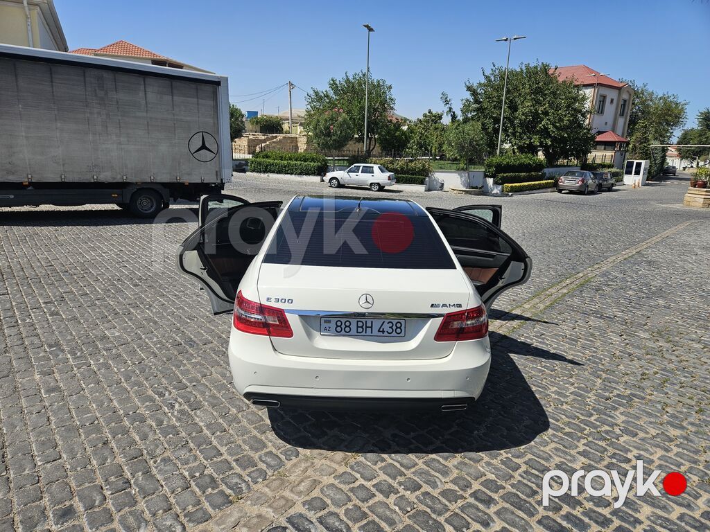 Mercedes-Benz E 300: 3 l 2009 il Sedan — Avtomobillər, Digah (8)