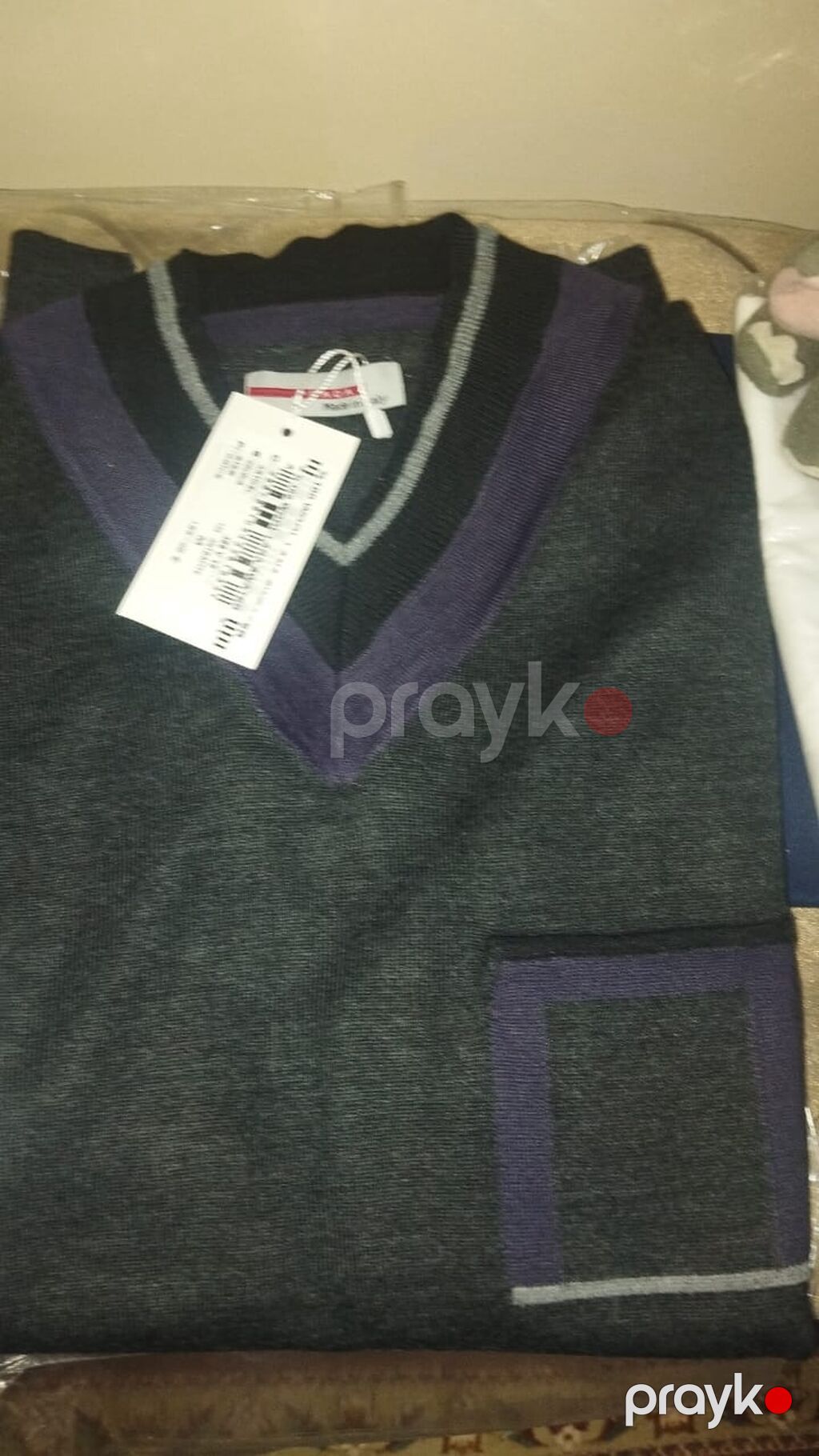 Kişi sviteri Brend "Prada" - Model: V yaxalı klassik sviter - Rəng — Cempyer və sviter, Sumqayıt (2)