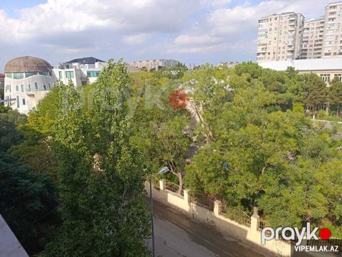 Nizami rayonunda 3 otaqlı Köhnə tikili Satılır, 70 m² — Bakı