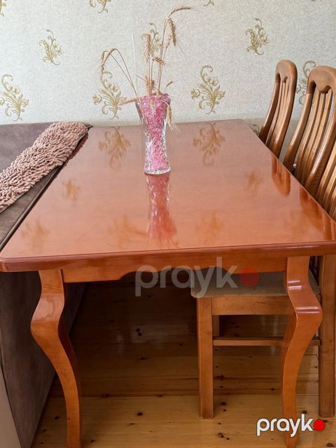 Yemək/Qonaq otağı üçün klassik taxta masa və stul dəsti. - Material — Bakı