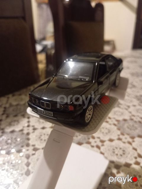Miqyaslı die-cast model avtomobil – BMW sedan (klassik 5 Seriyası — Digah