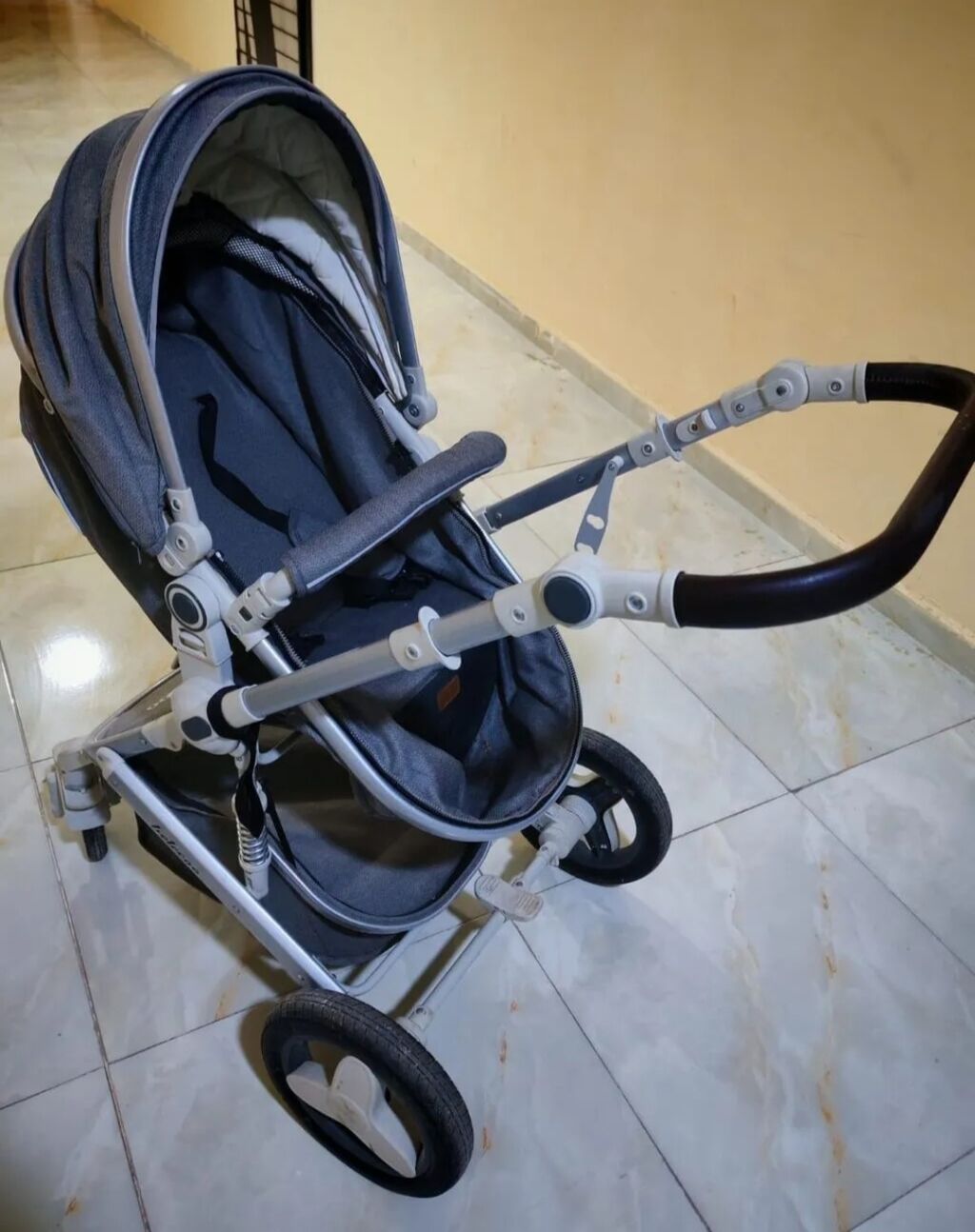 Araba yaxsi veziyyetde qiymet son.Unvan Gunesli — Arabalalar, Bakı (2)