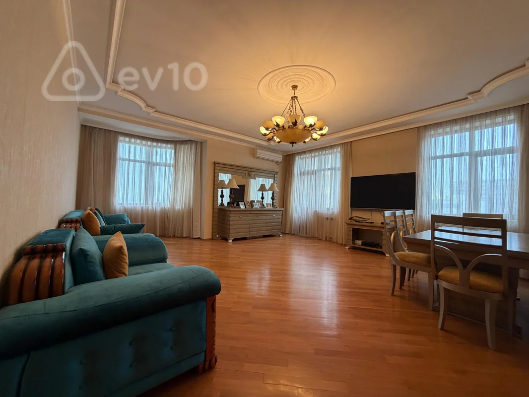 4 otaqlı mənzil, 186 m², Sabit Rəhman — Bakı