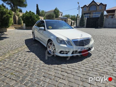 Mercedes-Benz E 300: 3 l 2009 il Sedan — Digah