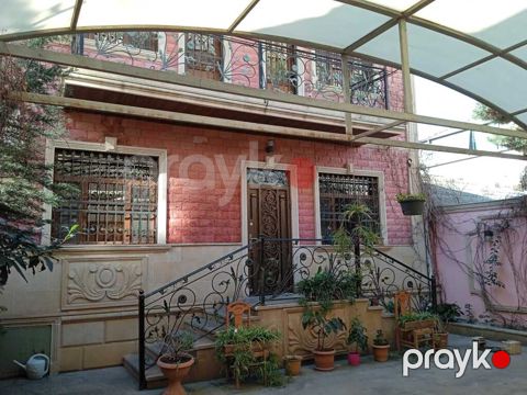Satılır 5 otaqlı həyət evi/bağ evi 220 m² — Bakı