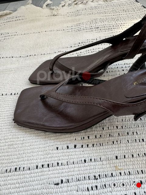 Qadın sandaleti – qəhvəyi, kvadrat burunlu, barmaq arası model — Bakı