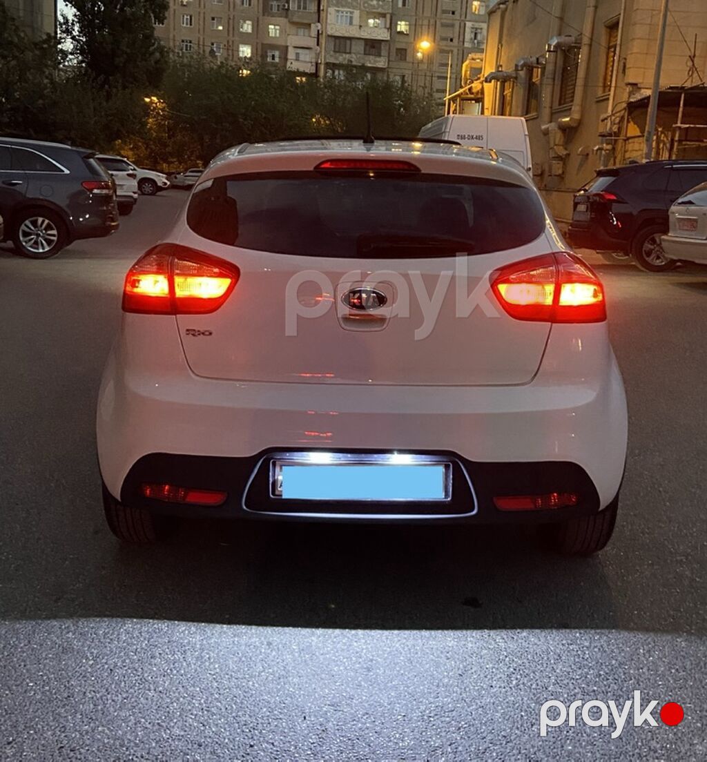 Kia Rio: 1.4 l 2014 il Hetçbek 10-NY-557 — Avtomobillər, Bakı (5)