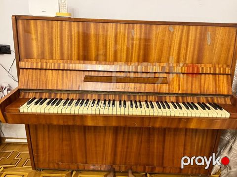 Ünvan Bakı şəh. fəxri xiyabanın yanı. Upright pianino – klassik — Bakı