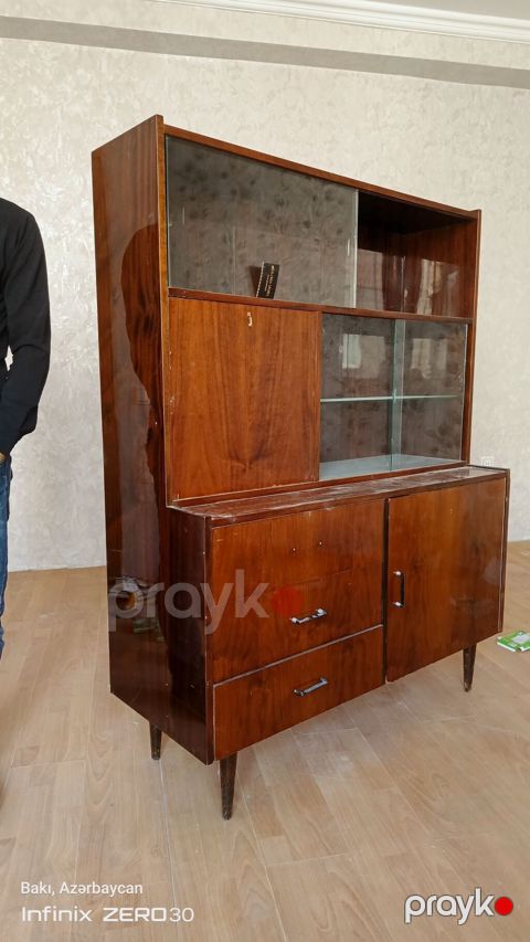 Retro bufet-vitrin şkaf - Material: cilalanmış ağac (təxminən qoz — Bakı