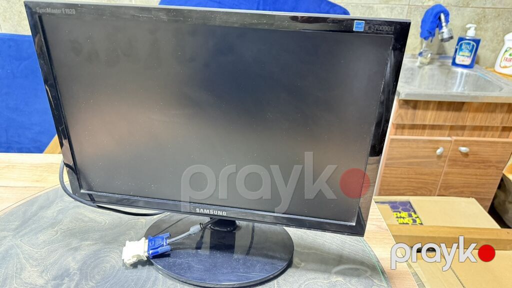 Samsung SyncMaster E1920 LCD monitor - Ekran diaqonalı: 18.5" — Monitorlər, Bakı (3)