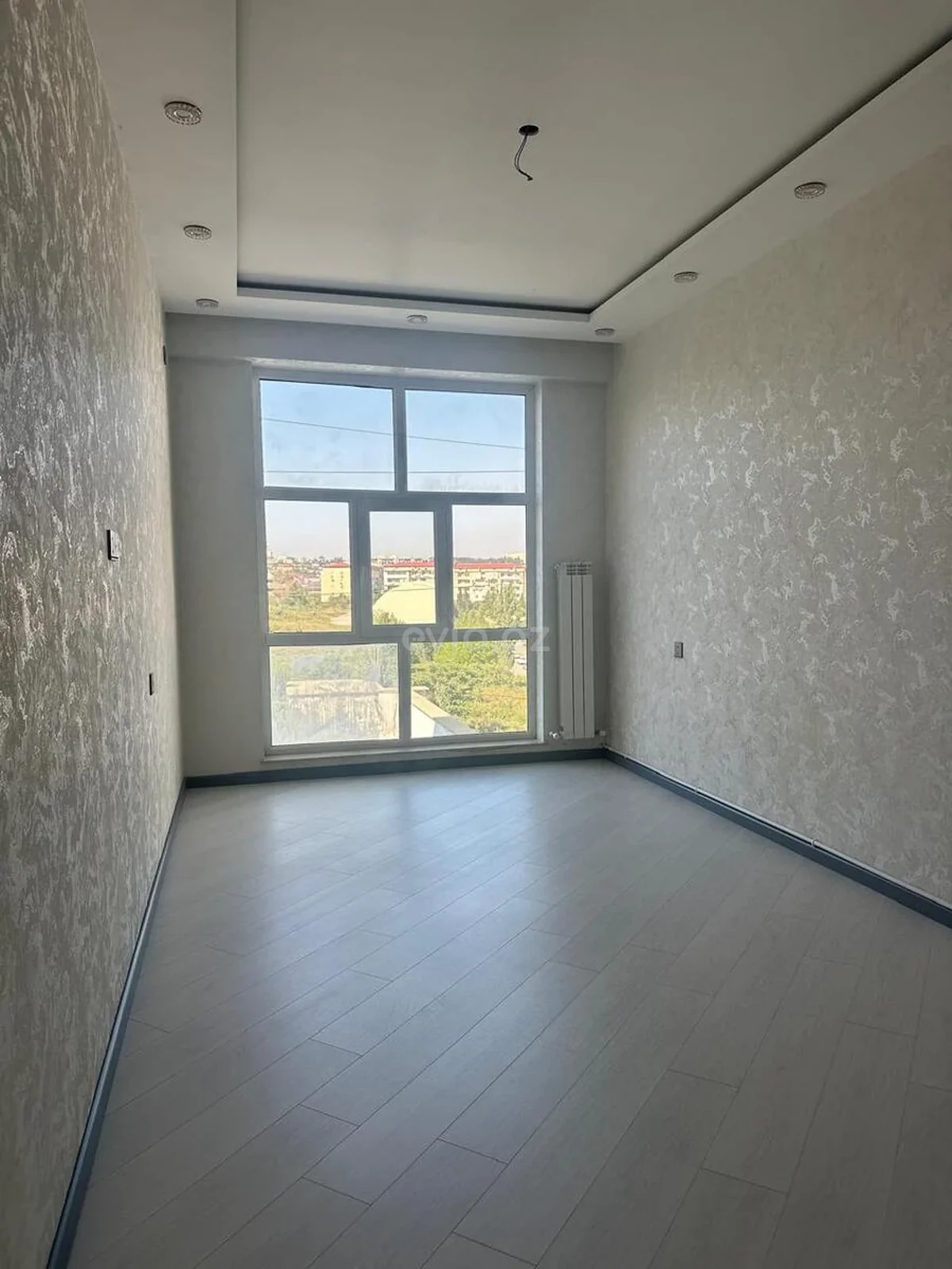 2 otaqlı tam təmirli mənzil satılır Qaraçuxur qəsəbəsində — Bakı
