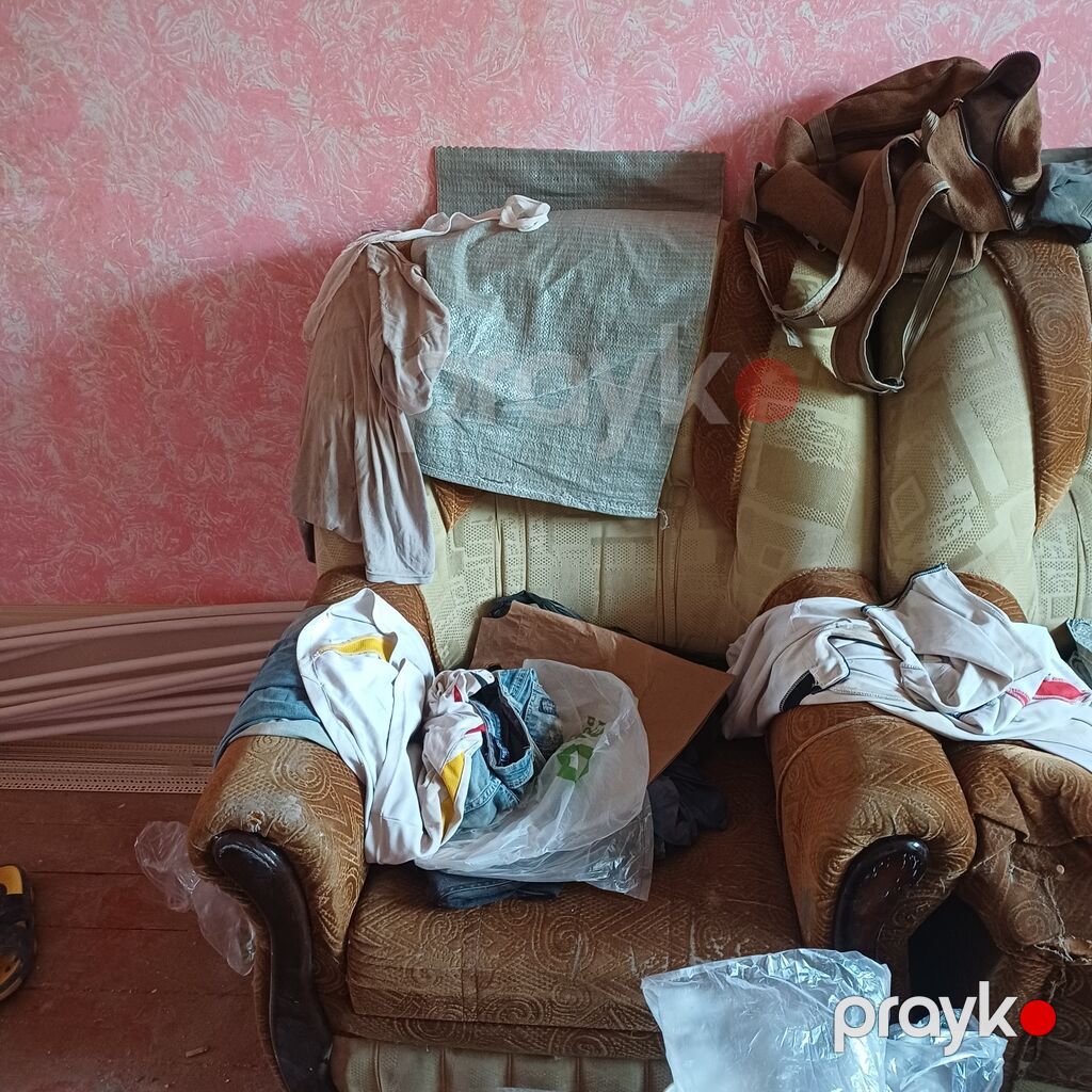Divan iki ədəd kreslo hövsan qəsəbəsindədi işlənmişdi Dəst tərkibi: 1 — Yumşaq mobilya dəstləri, Bakı (5)