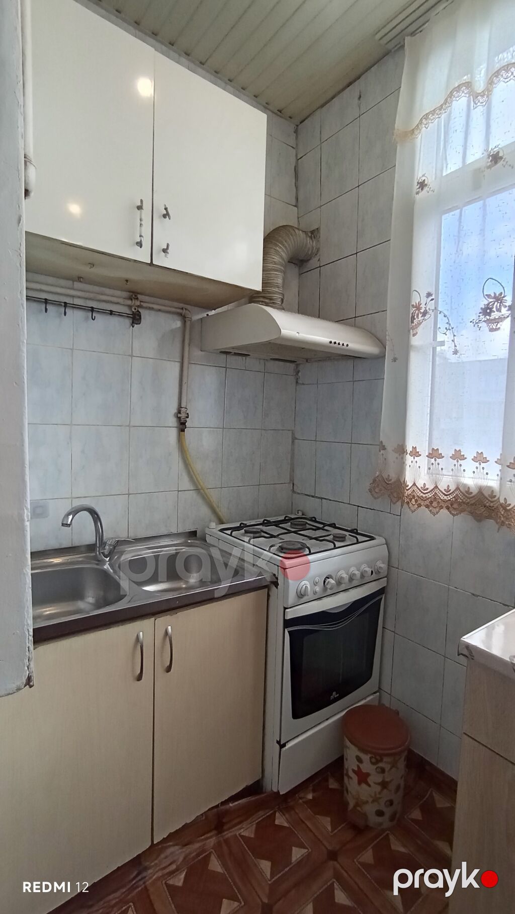 Vasitəçi Ancaq Ailə Şəkildəki Əşyalar Qalır — Mənzil, Bakı (10)