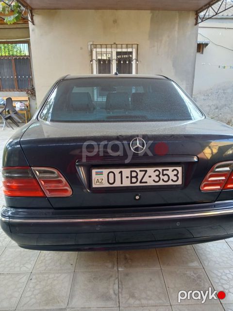 Mercedes-Benz E 280: 2.8 l 2000 il Sedan