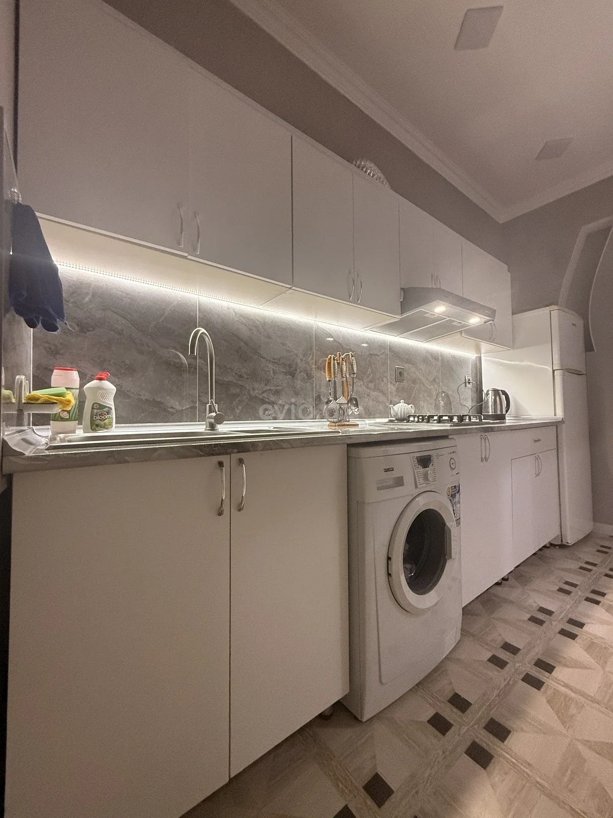 3 otaqlı tam təmirli mənzil satılır Yeni Günəşli qəsəbəsində — Mənzil, Bakı (10)