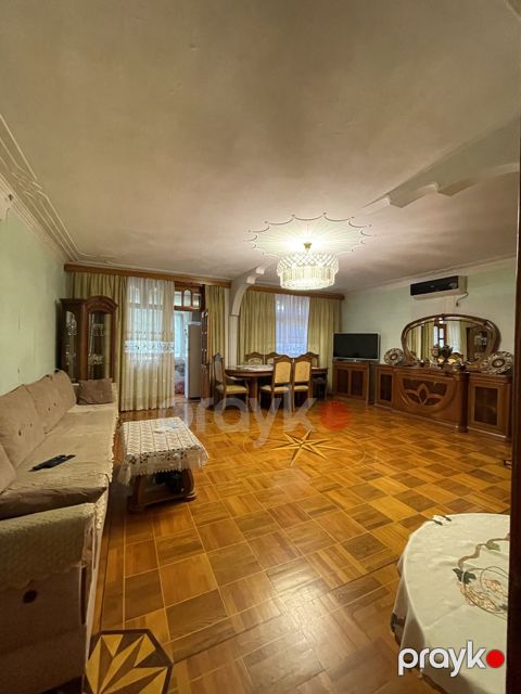 Satılır 5 otaqlı köhnə tikili 130 m² — Bakı