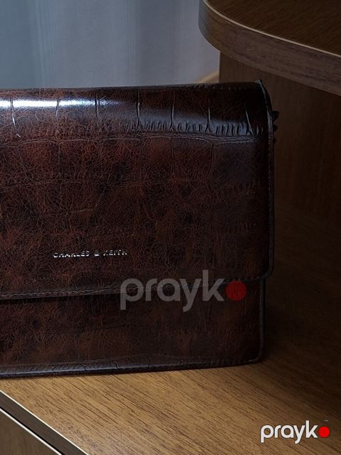 Charles & Keith çiyin çantası — Bakı