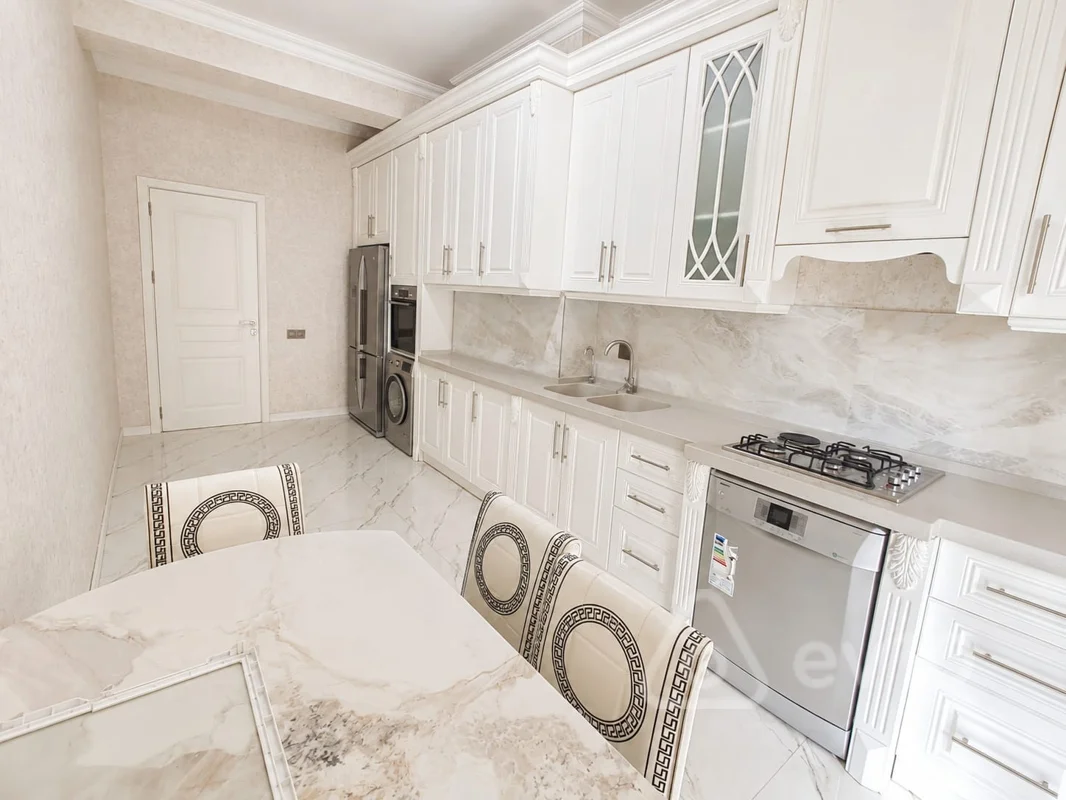3 otaqlı mənzil, 135 m², Qarabağ küçəsi — Mənzil, Bakı (8)