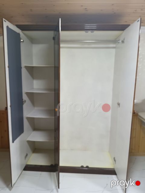 3 qapılı geyim dolabı - Material: taxta əsaslı, tünd qəhvəyi parlaq — Digah