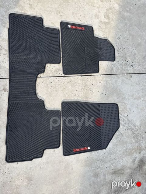 Hyundai Santa Fe üçün rezin ayaqaltı dəsti. Şəkildə görünən dəst salon — Digah