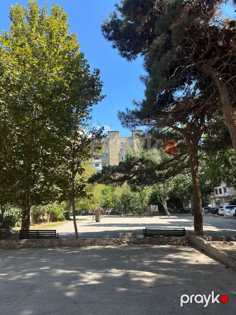 Satılır 2 otaqlı köhnə tikili 60 m² — Bakı
