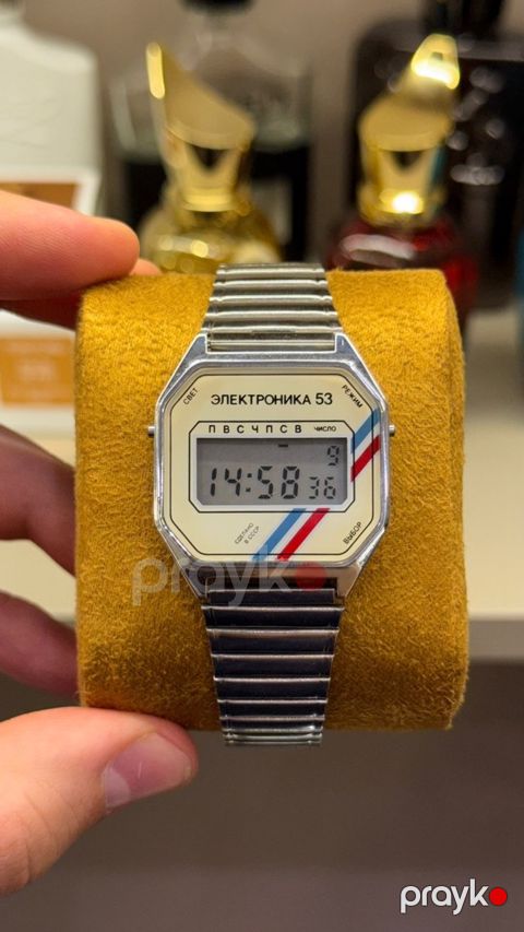 Elektronika 53 LCD 1988 qol saatı — Bakı