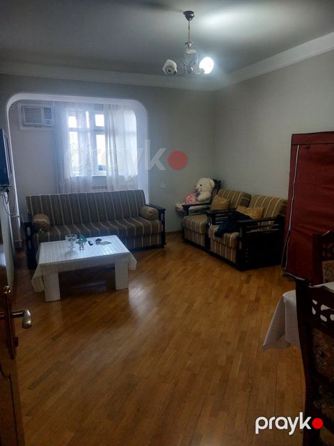 Satılır 2 otaqlı köhnə tikili 70 m² — Bakı