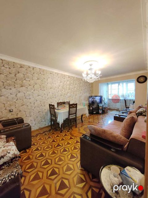 Satılır 4 otaqlı köhnə tikili 120 m² — Bakı