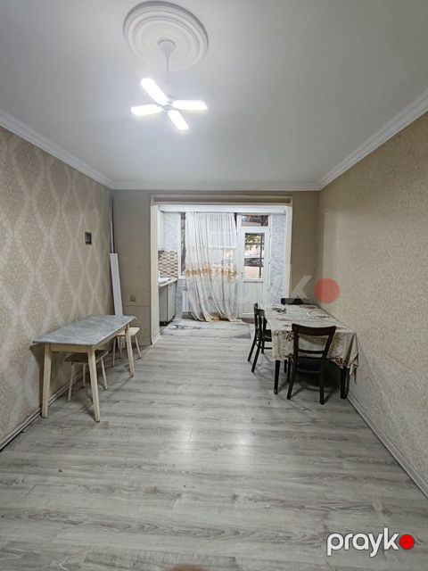 Satılır 2 otaqlı köhnə tikili 42 m² — Bakı
