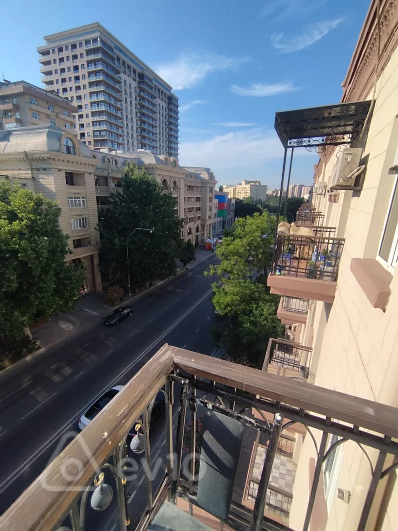 3 otaqlı mənzil, 90 m², İnşaatçılar pr — Bakı