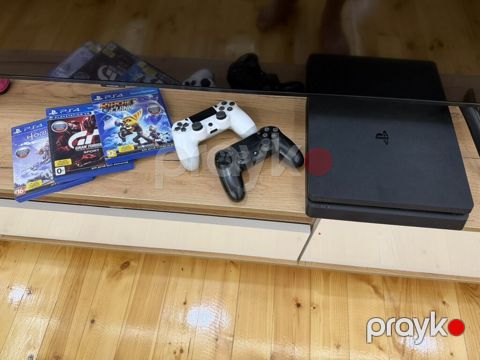 PlayStation 4 Slim oyun konsolu paketi - Model: PS4 Slim (qara rəng) — Gəncə