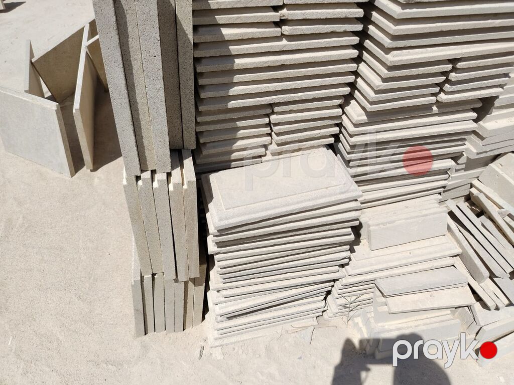 Ağ rəngə yaxın təbii daş plitələr. Şəkillərdə görünən məhsullar — Plitka və örtü materialları, Bakı (4)
