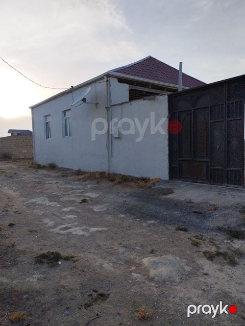 1 mərtəbəli fərdi yaşayış evi - Həyətyanı sahə: dəmir darvazalı — Bakı